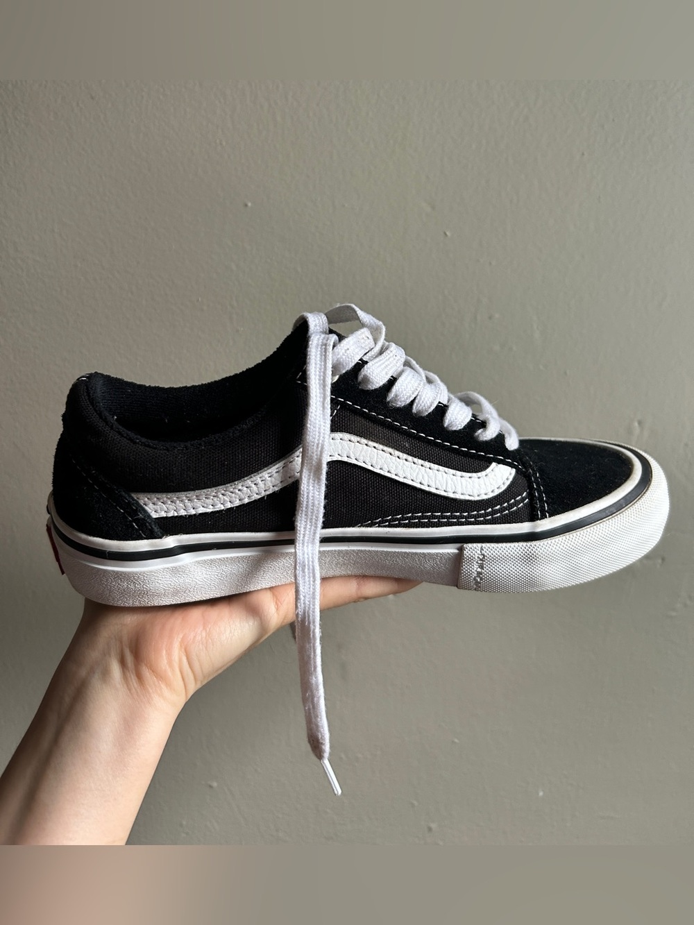 Old Skool Pro Vans, US Women 6.5 - Picture 2 of 11